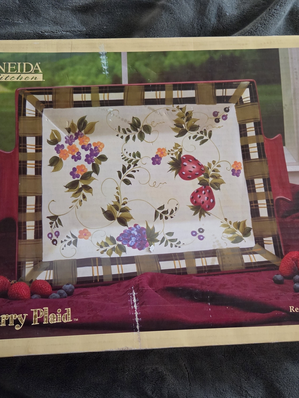 Oneida Kitchen Berry Plaid Large Serving Tray